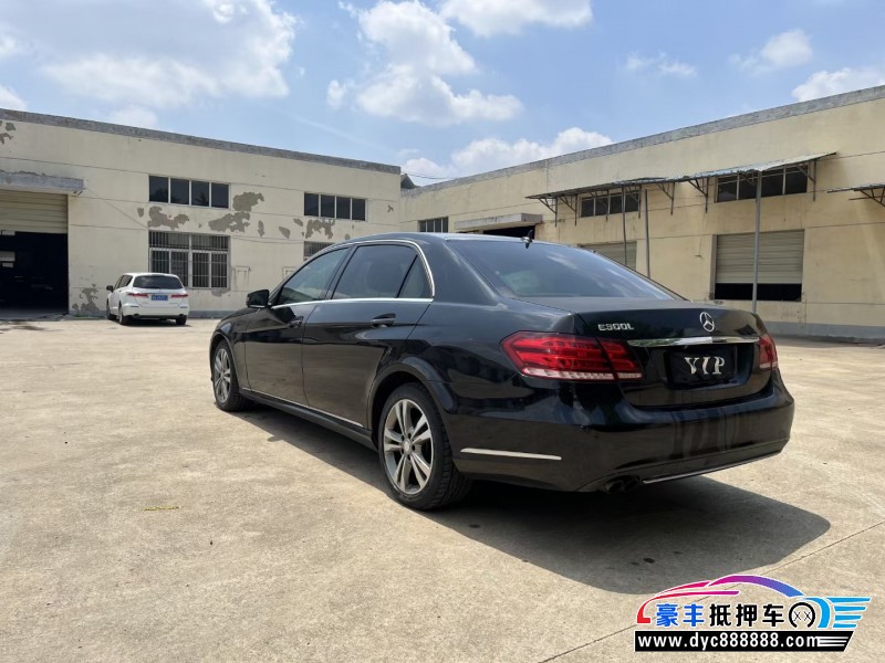14年奔驰E级轿车抵押车出售