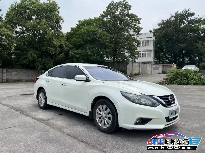 18年日产天籁轿车抵押车出售