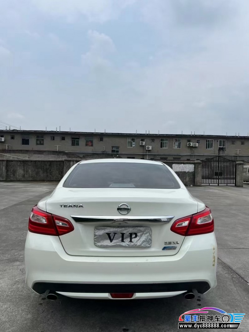 18年日产天籁轿车抵押车出售