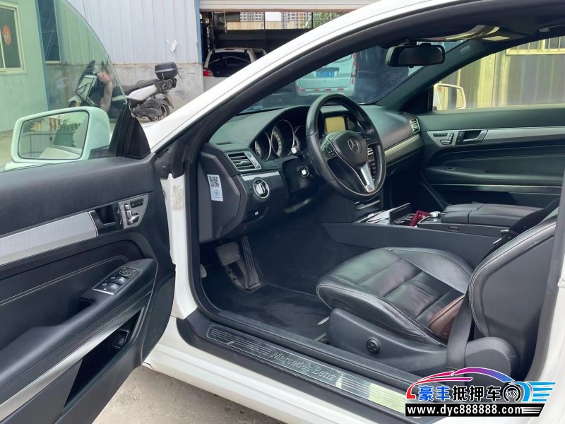 14年奔驰E轿车抵押车出售