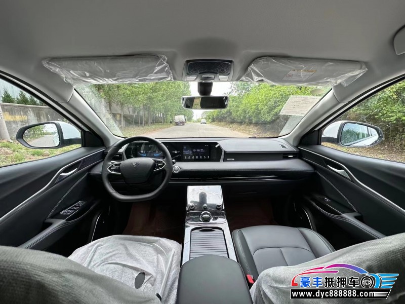 23年哪吒u-ll400轿车抵押车出售