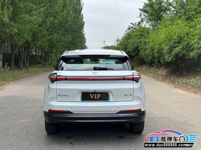 23年哪吒u-ll400轿车抵押车出售