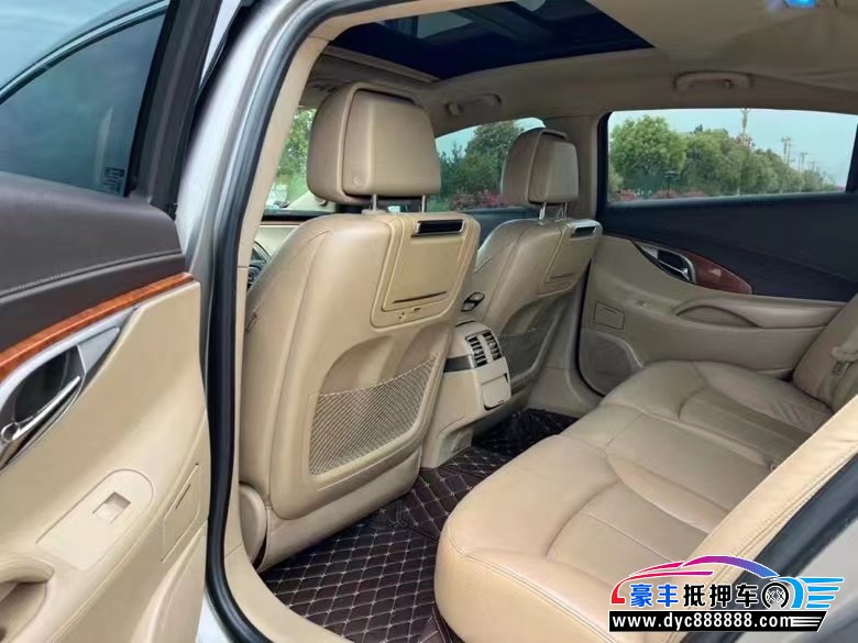 09年别克君越轿车抵押车出售