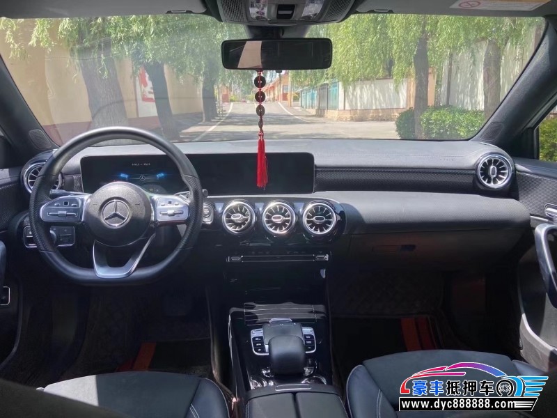 20年奔驰A轿车抵押车出售