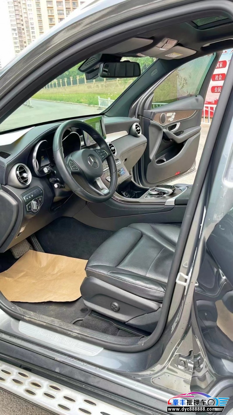 18年奔驰GLC轿车抵押车出售