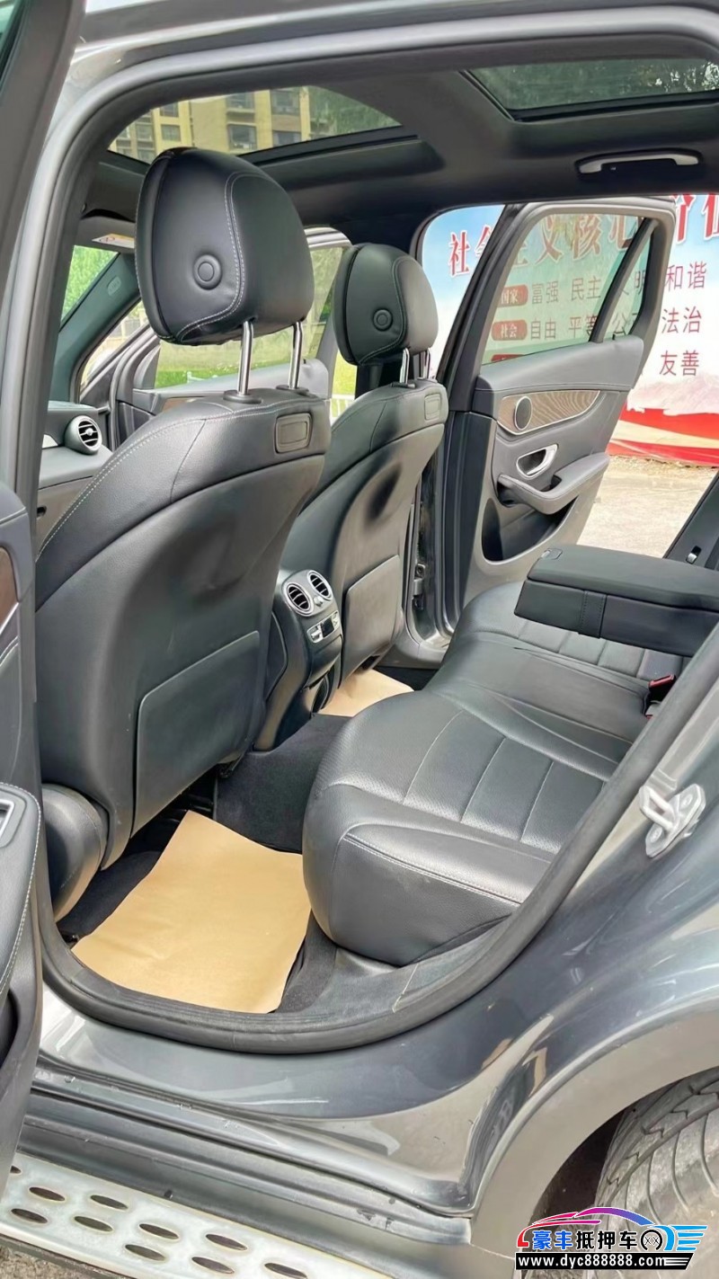 18年奔驰GLC轿车抵押车出售