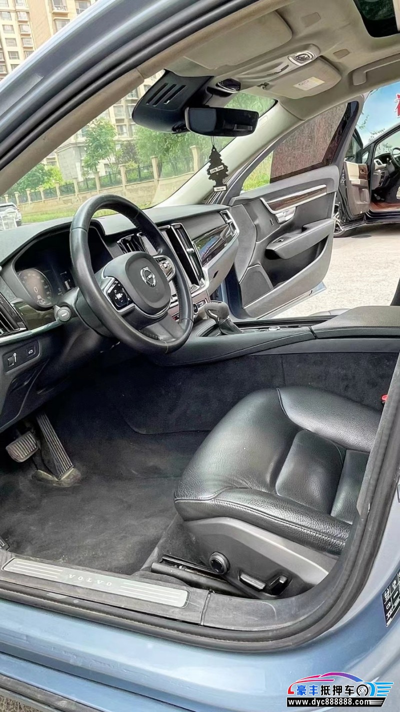 17年沃尔沃S90轿车抵押车出售