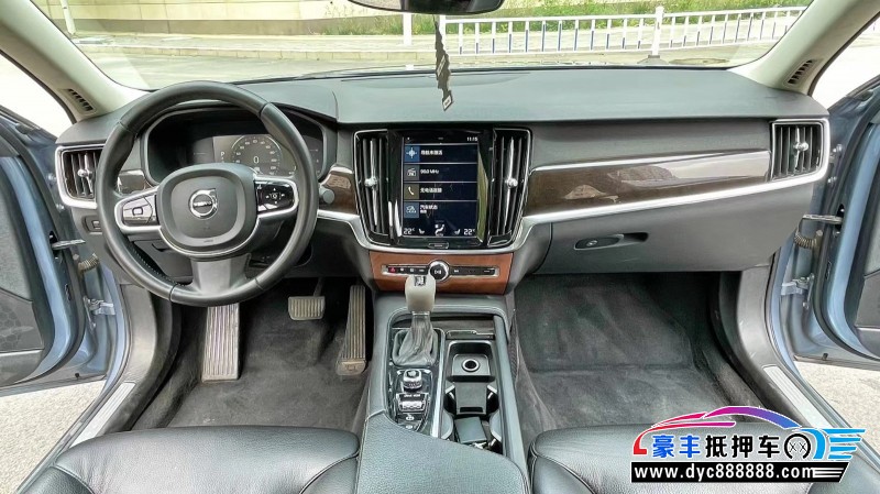 17年沃尔沃S90轿车抵押车出售