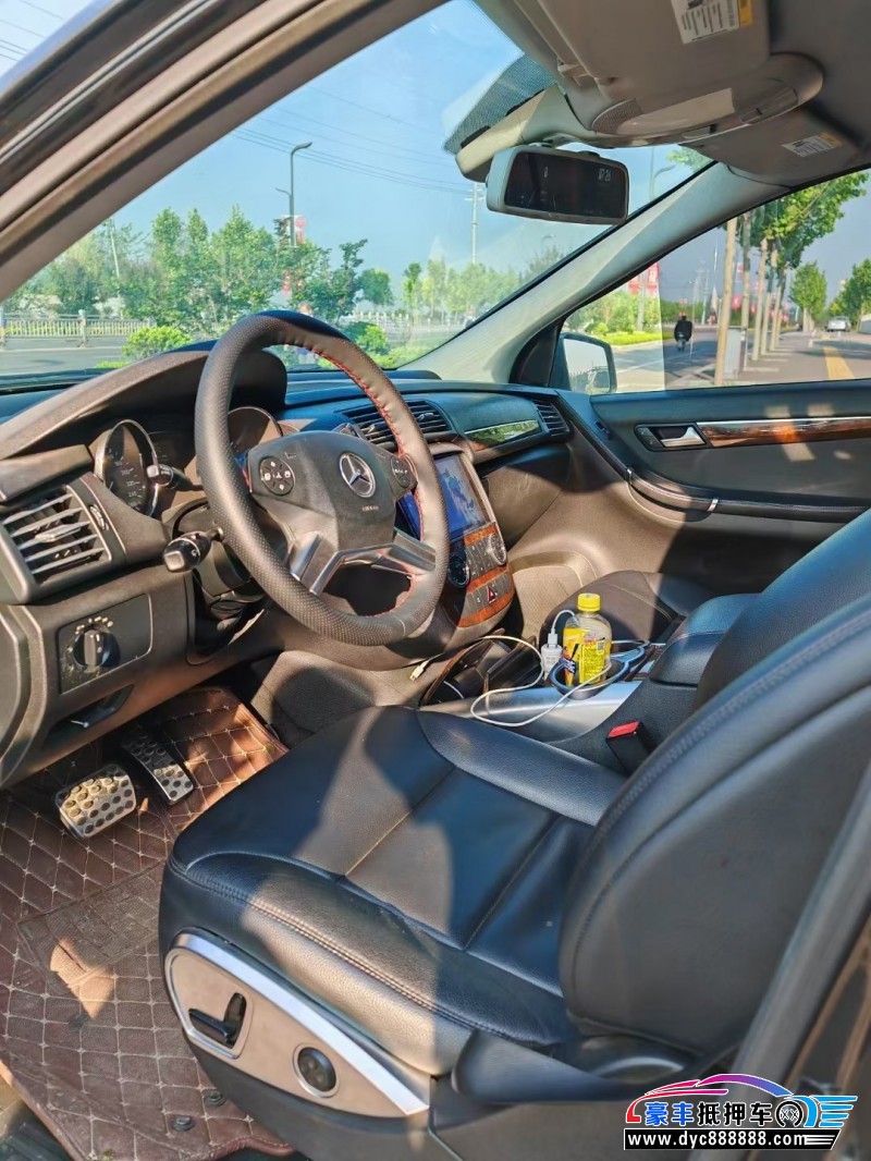 13年奔驰R级轿车抵押车出售