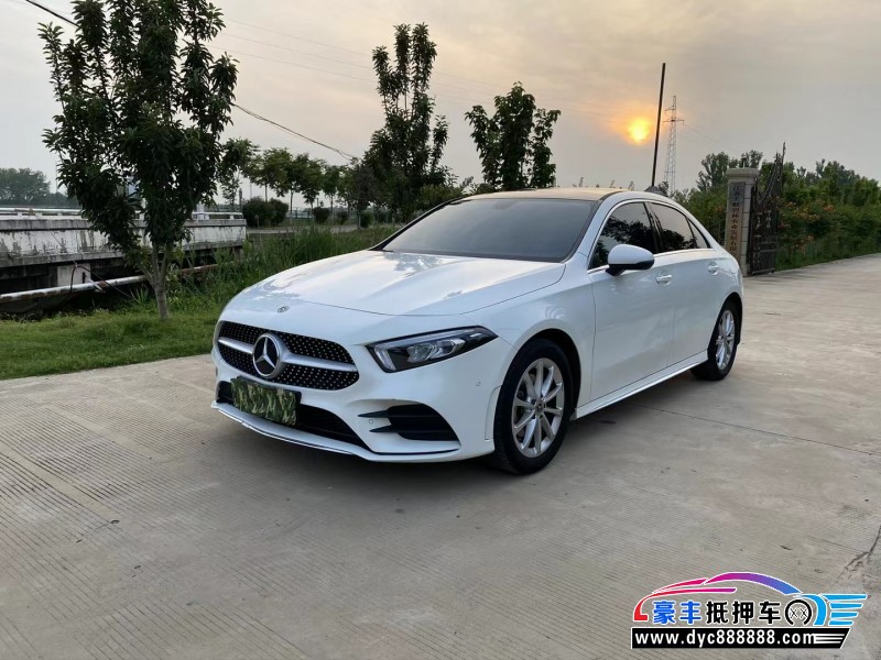 20年奔驰A轿车抵押车出售