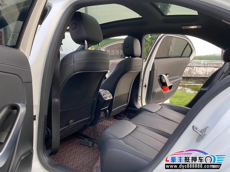 20年奔驰A轿车抵押车出售