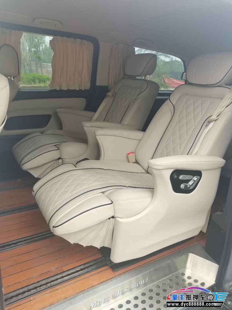 17年奔驰威霆MPV抵押车出售