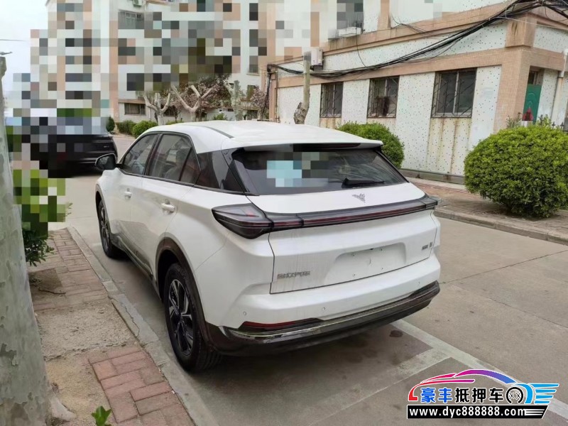 23年哪吒u-ll400轿车抵押车出售