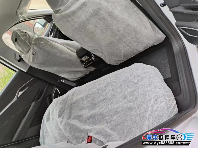 23年哪吒u-ll400轿车抵押车出售