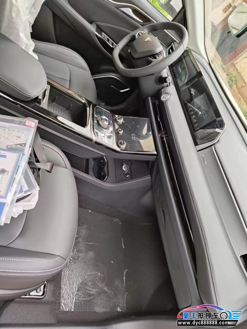 23年哪吒u-ll400轿车抵押车出售