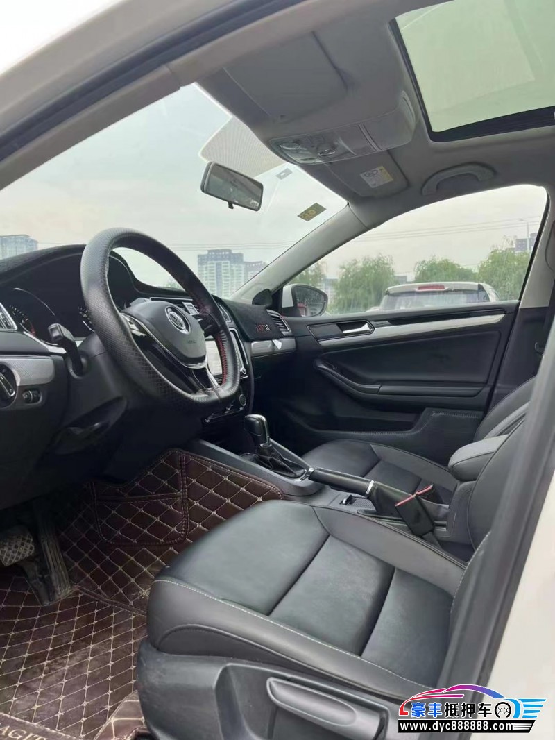 16年大众速腾轿车抵押车出售