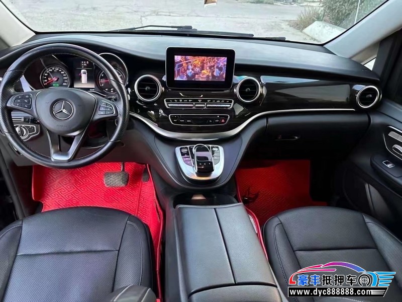 18年奔驰V级轿车抵押车出售