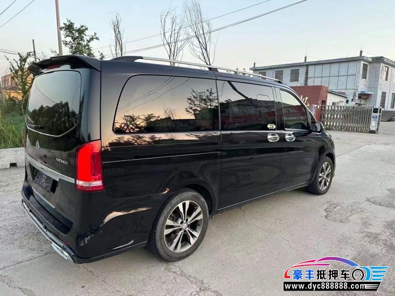 18年奔驰V级轿车抵押车出售