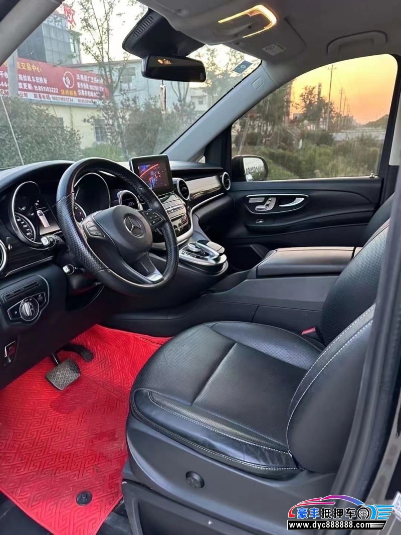 18年奔驰V级轿车抵押车出售