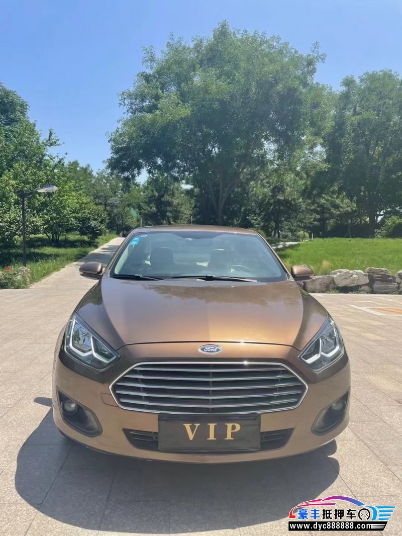 15年福特福睿斯轿车抵押车出售