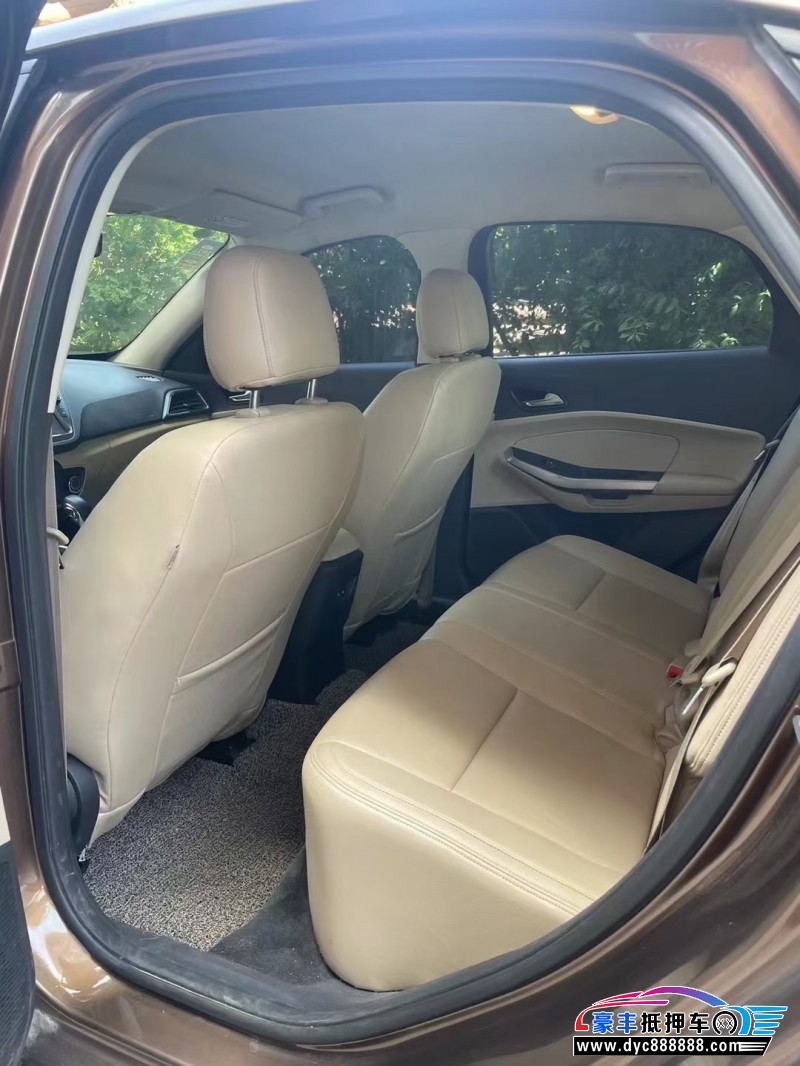 15年福特福睿斯轿车抵押车出售