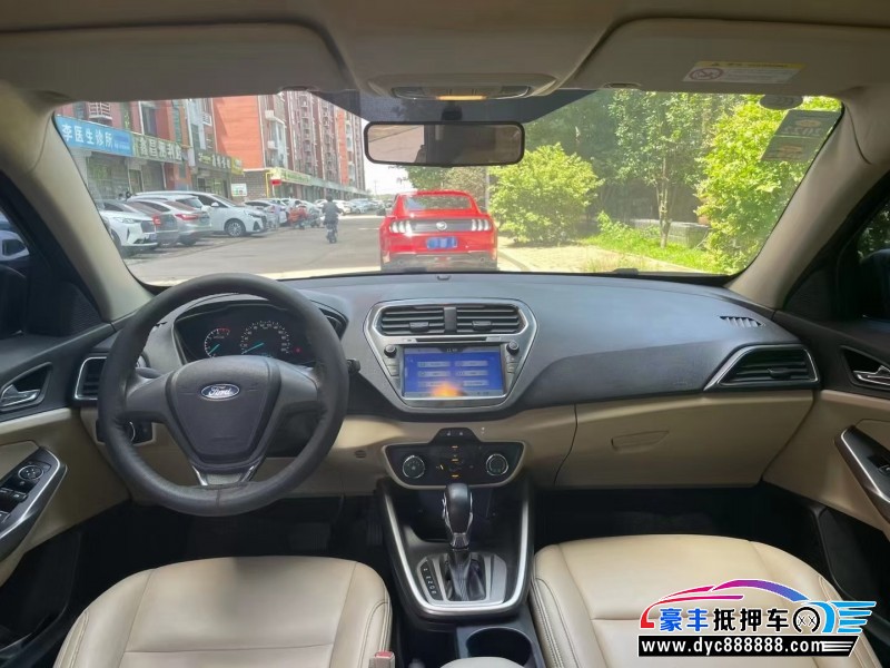 15年福特福睿斯轿车抵押车出售