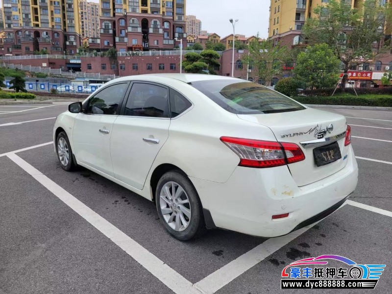 16年日产轩逸轿车抵押车出售