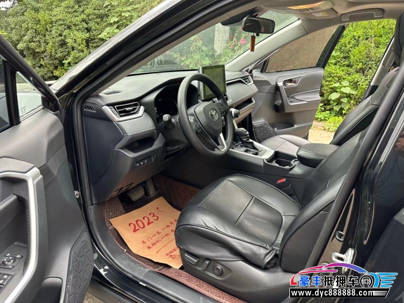 21年丰田RAV4轿车抵押车出售