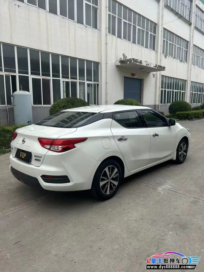 17年日产蓝鸟轿车抵押车出售