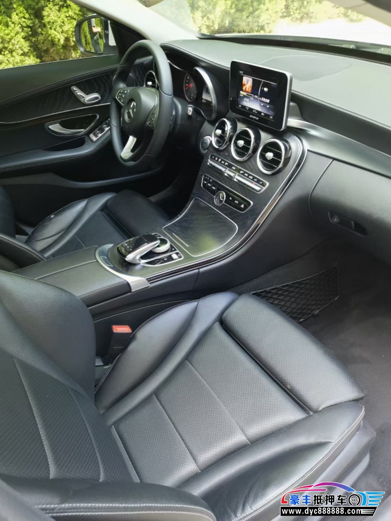 17年奔驰C级轿车抵押车出售