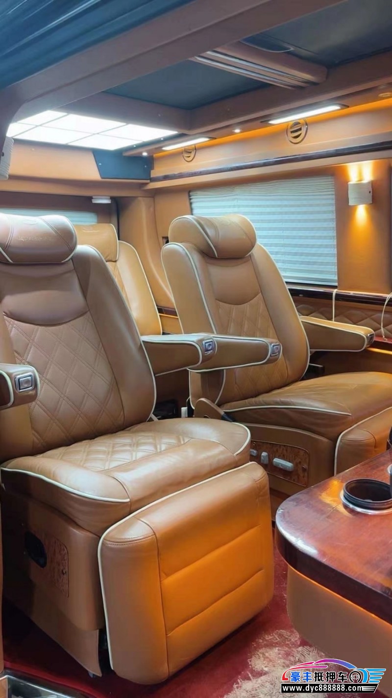 14年奔驰威霆MPV抵押车出售