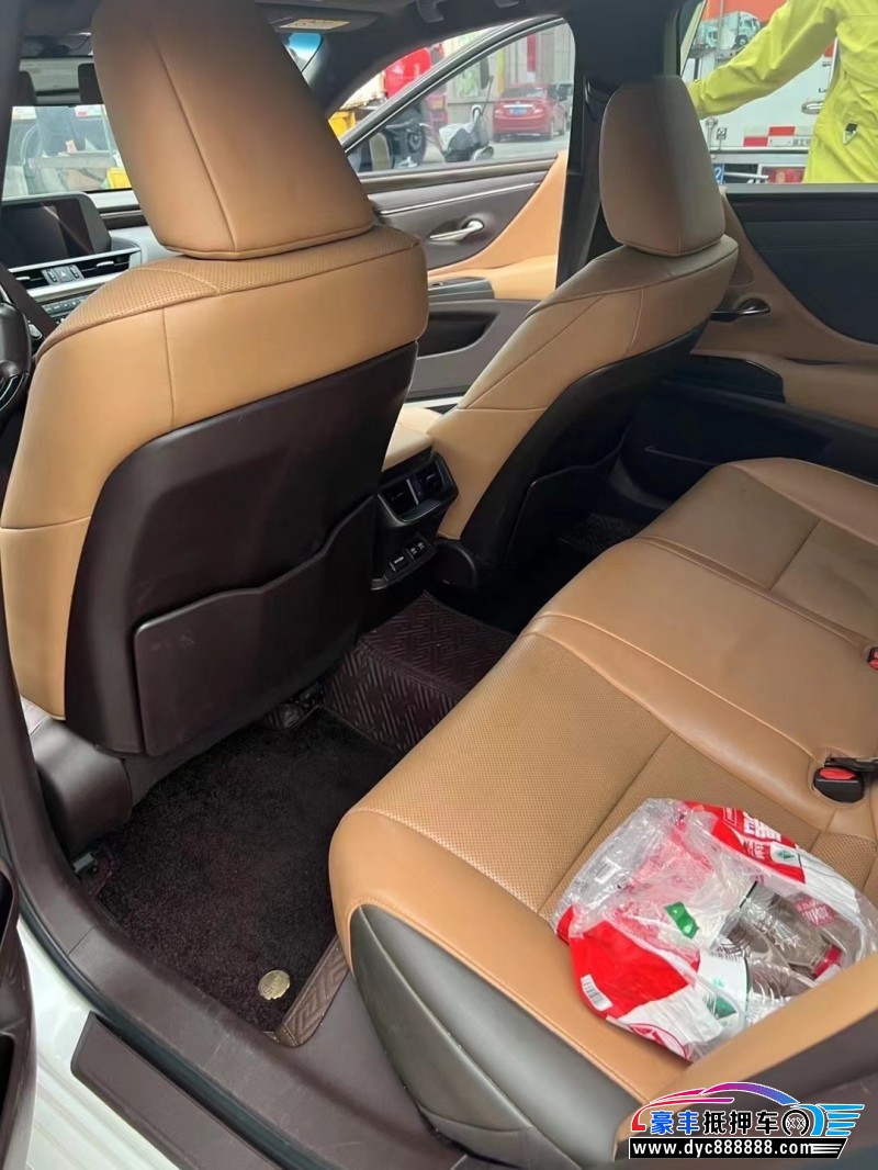 20年雷克萨斯ES轿车抵押车出售