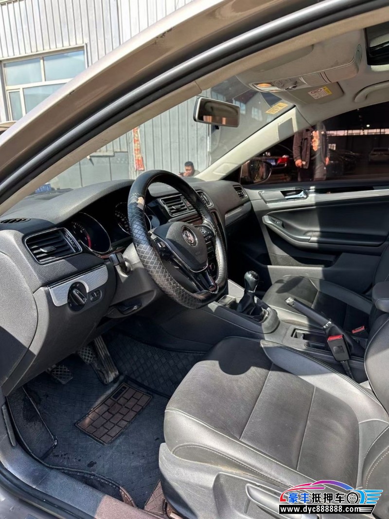 17年大众速腾轿车抵押车出售