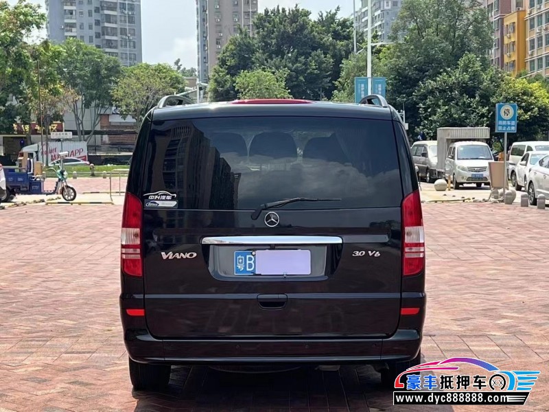 13年奔驰唯雅诺轿车抵押车出售