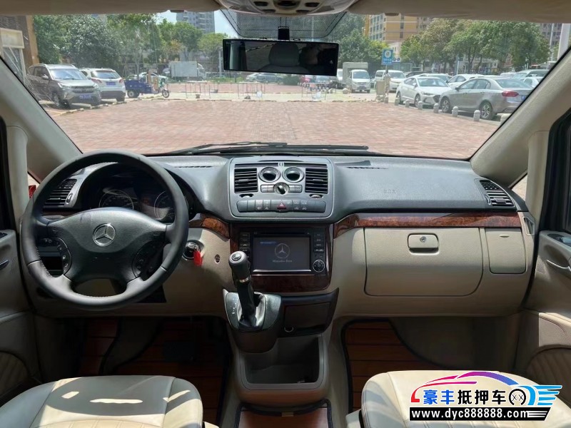 13年奔驰唯雅诺轿车抵押车出售