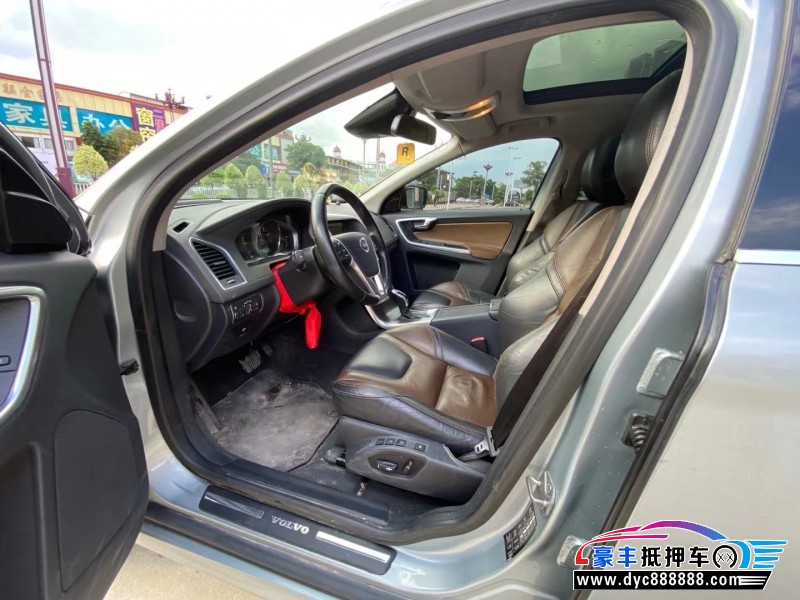 14年沃尔沃XC60轿车抵押车出售