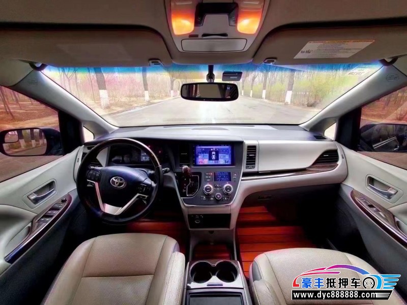 16年丰田塞纳轿车抵押车出售