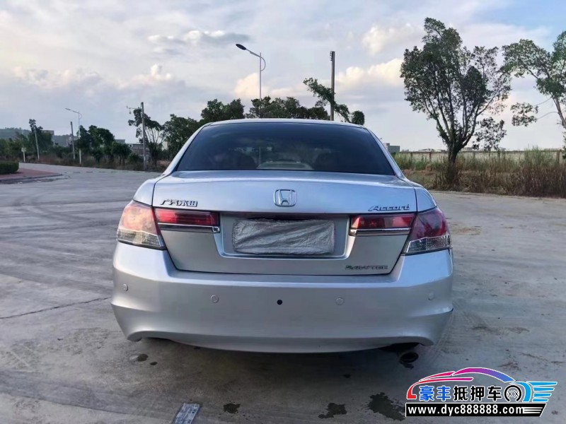 11年本田雅阁轿车抵押车出售
