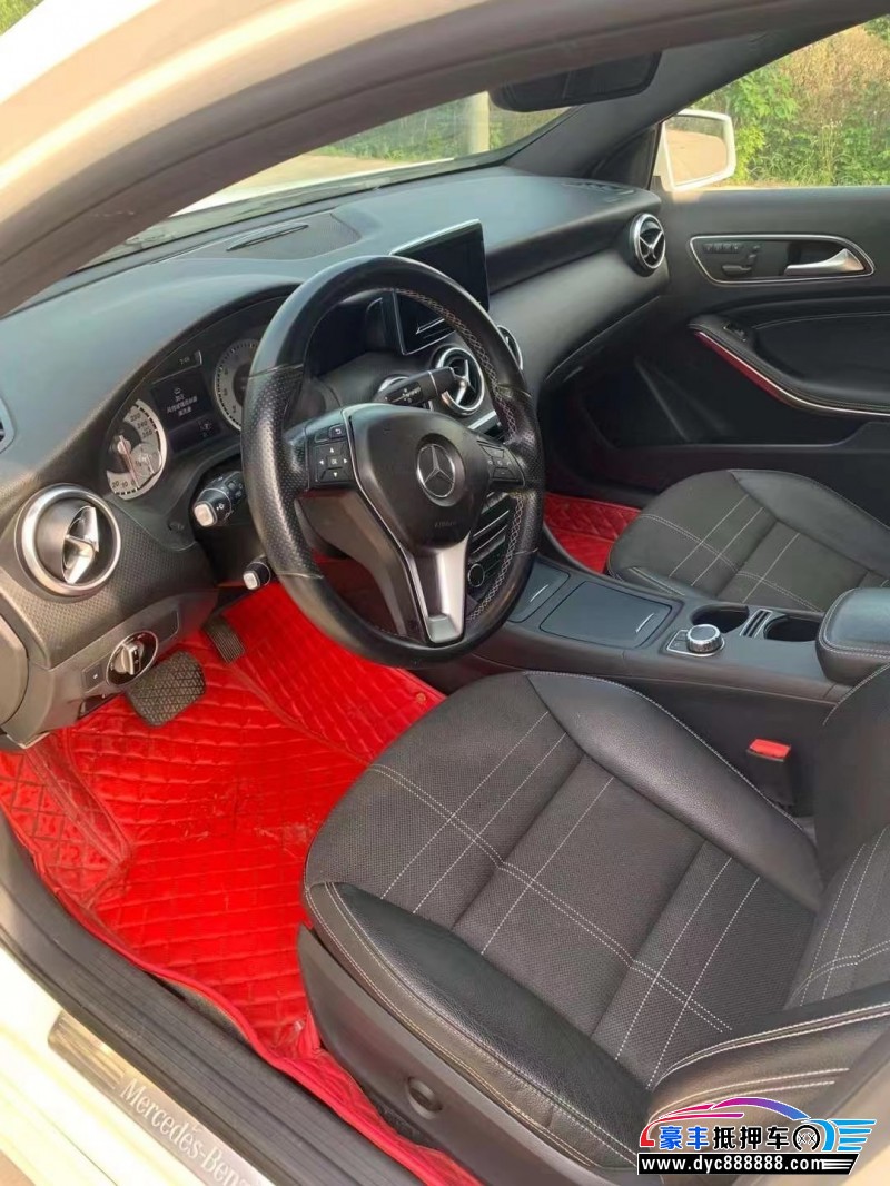 14年奔驰A轿车抵押车出售