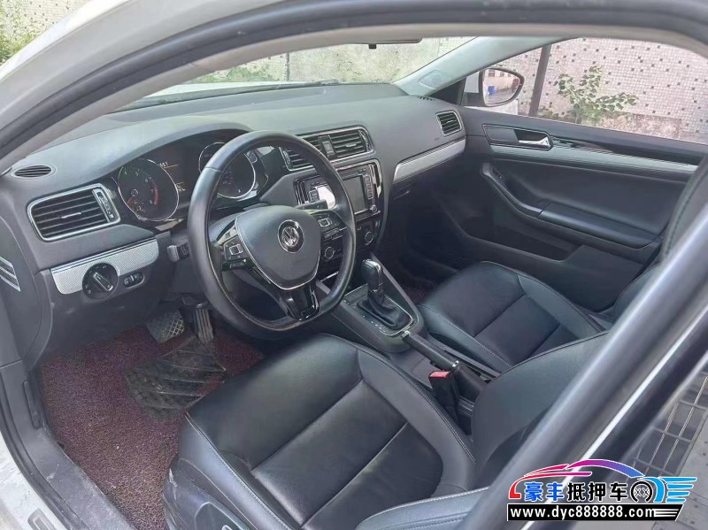 17年大众速腾轿车抵押车出售