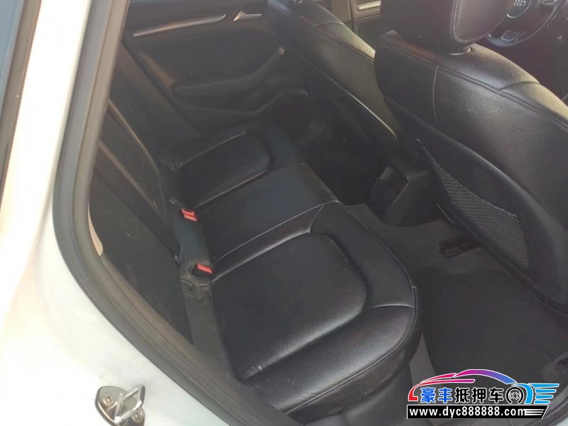 17年奥迪A3轿车抵押车出售