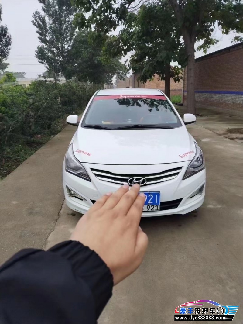 18年现代瑞纳轿车抵押车出售