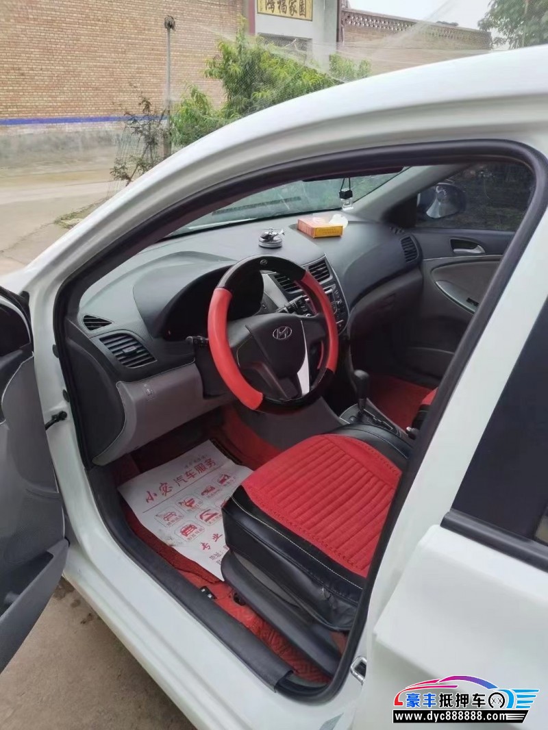 18年现代瑞纳轿车抵押车出售