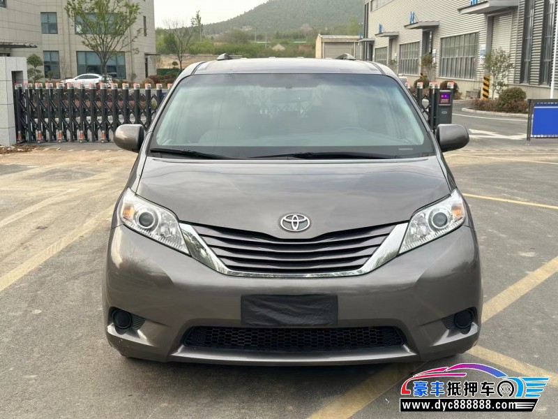 16年丰田塞纳轿车抵押车出售