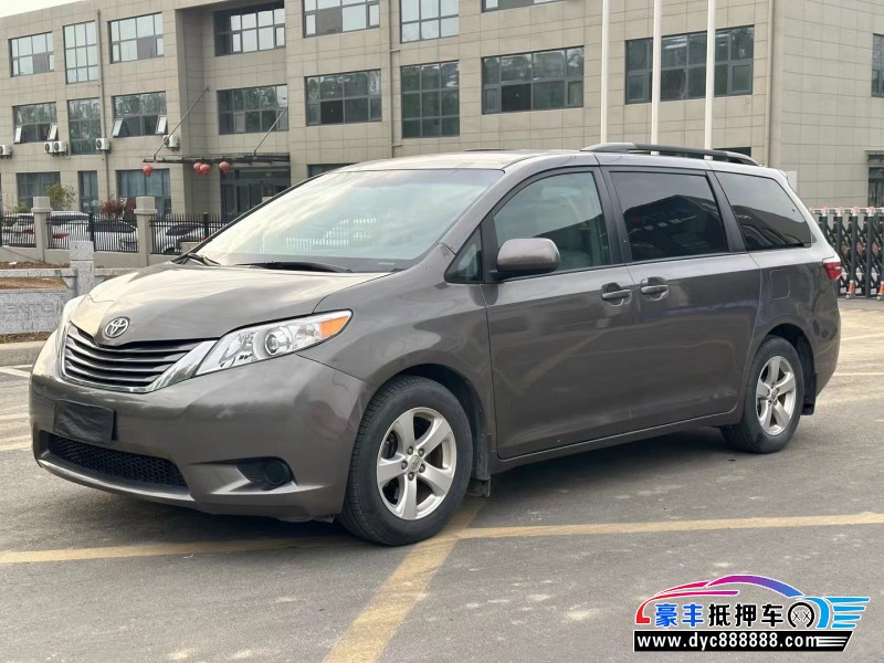 16年丰田塞纳轿车抵押车出售