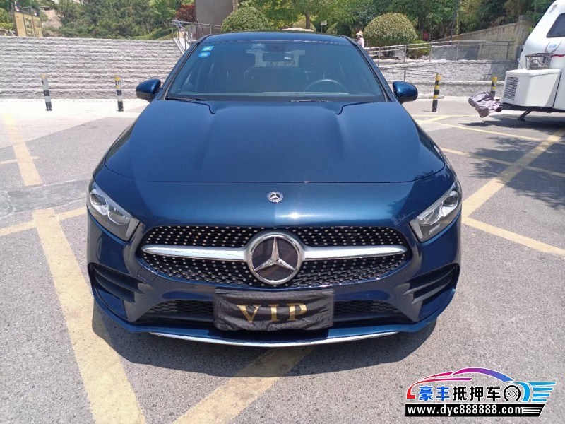 19年奔驰A轿车抵押车出售