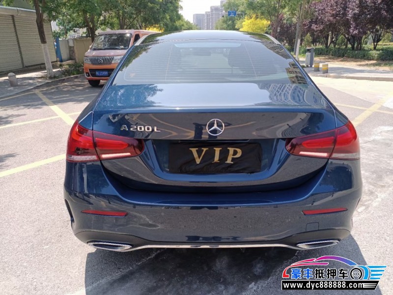 19年奔驰A轿车抵押车出售