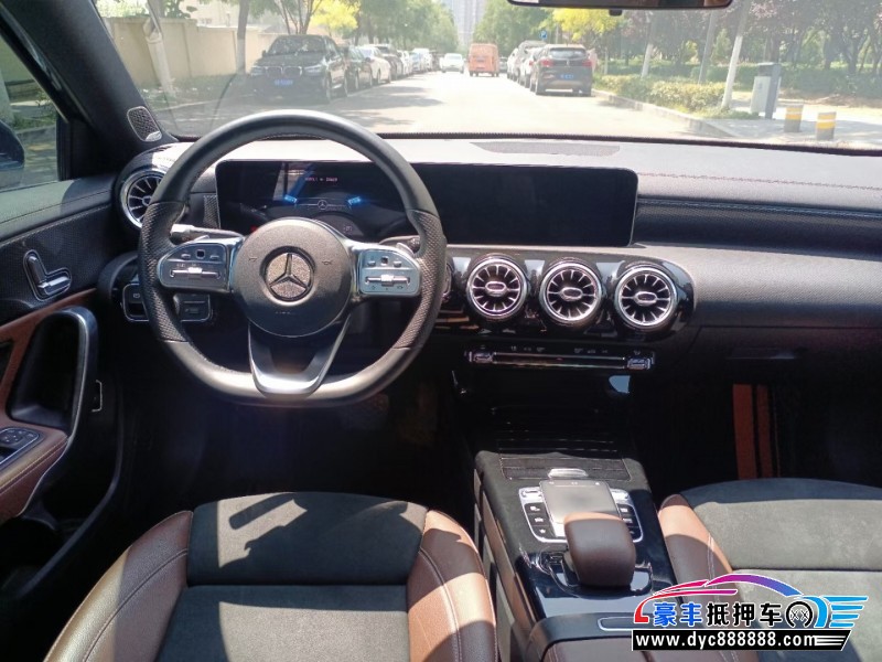 19年奔驰A轿车抵押车出售