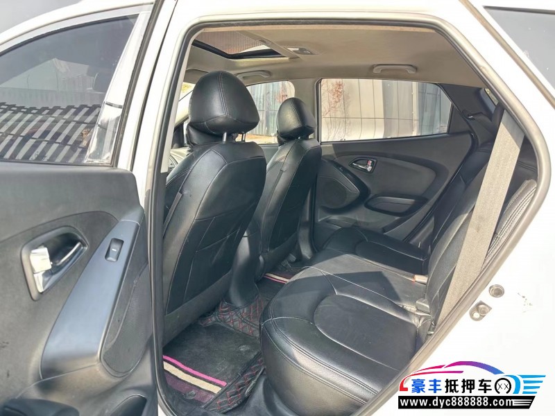 15年现代ix35轿车抵押车出售