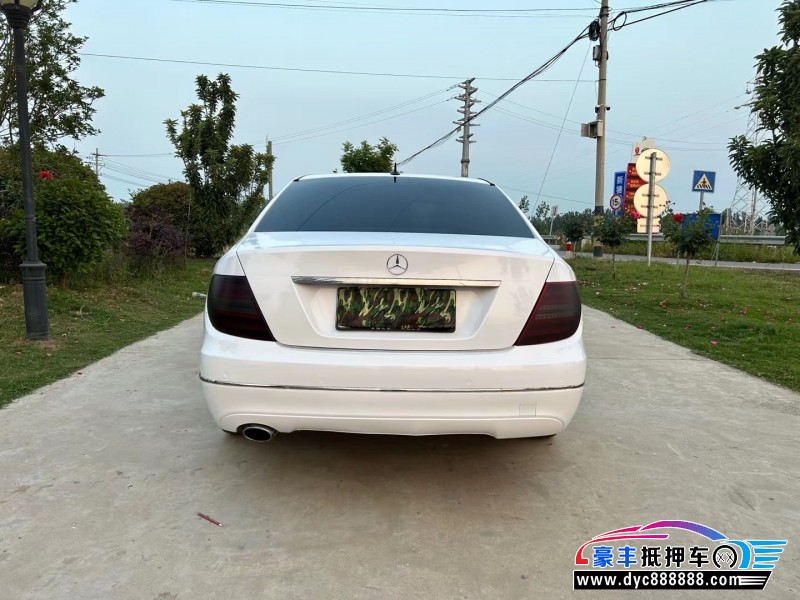 13年奔驰C轿车抵押车出售